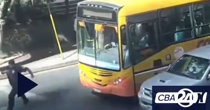 Pasajera con crisis de nervios en el colectivo: la Policía cortó el tránsito para llevarla al hospital