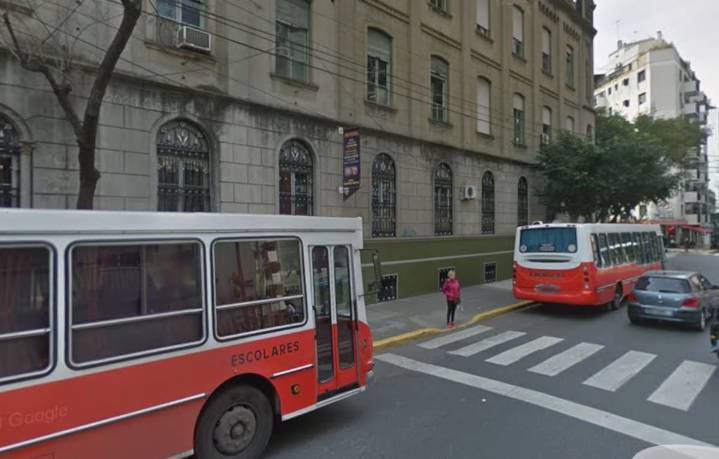 En un colegio de Palermo. Tres adolescentes sufrieron quemaduras leves durante un experimento en la clase de química