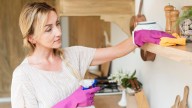 Qué significa limpiar la casa a cada rato, según una psicóloga
