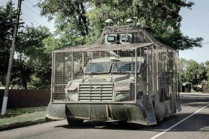 Street battles rage in Ukrainian city after Russian troops enter stronghold
