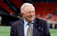 NFL multa con 250 mil dólares a Jerry Jones, dueño de Cowboys, por gesto obsceno