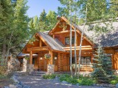 6 well-crafted log homes