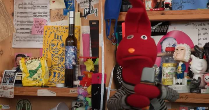 “31 minutos” hace historia en Tiny Desk con guiños a la política migratoria
