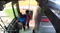 Un niño perdido en la calle es rescatado por una conductora de autobuses en Tampa