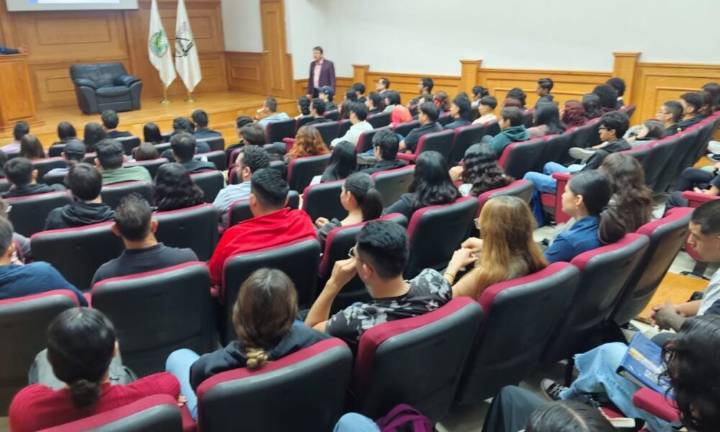 Capacitan a estudiantes de Derecho sobre el papel de las ciencias forenses en la búsqueda de personas desaparecidas