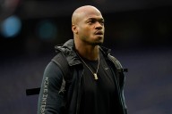 Adrian Peterson was asleep in car, failed sobriety tests before arrest on DWI, gun charges in Sugar Land