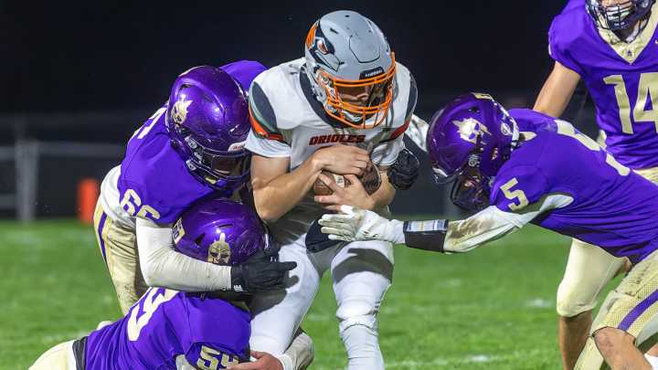 Watch highlights from Charlotte-Fowlerville football game, hear reaction
