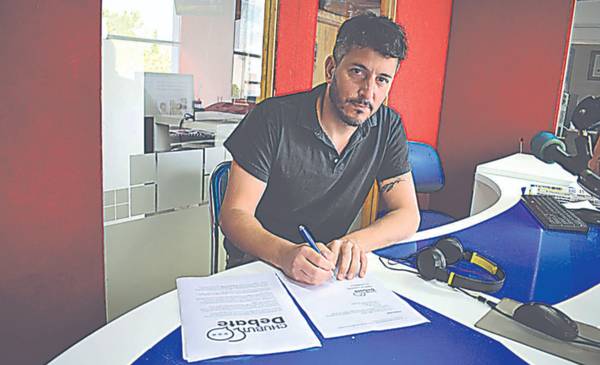 Vasconcelos firmó su adhesión para participar en el Chubut Debate