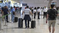 Bruselas abre un expediente a España por impedir a las aerolíneas cobrar por la maleta de mano