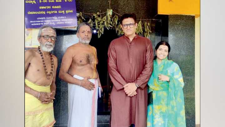 Anil Kumble, his wife visit Shivanasamudra Temple