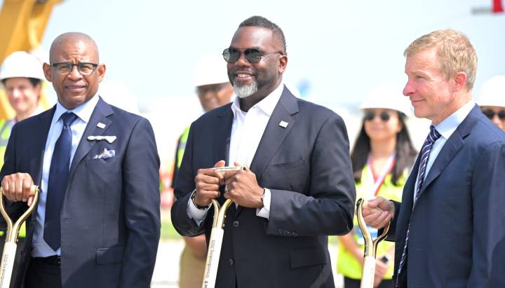 More mixed signals about slots at airports, as aviation commissioner and aviation chair express reservations