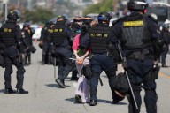 EEUU ha deportado a medio millón de inmigrantes y afirma que 1,6 millones se han «autodeportado»