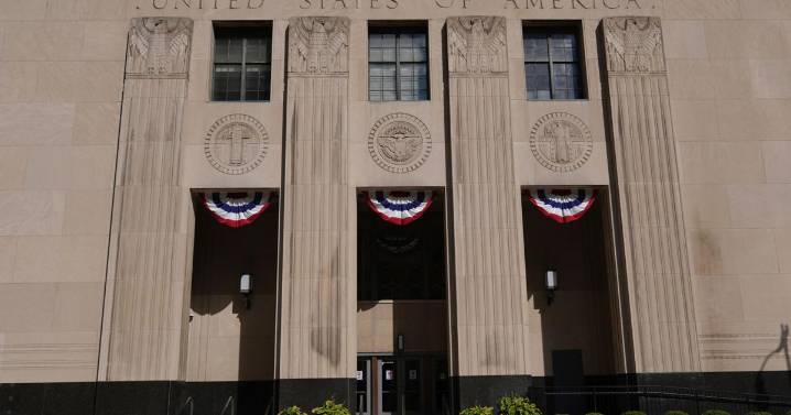 ACLU pide la liberación de un inmigrante mexicano con leucemia que se encuentra detenido en Michigan