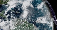Surge tormenta “Karen” en el Atlántico norte mientras “Jerry” causa lluvias en Puerto Rico