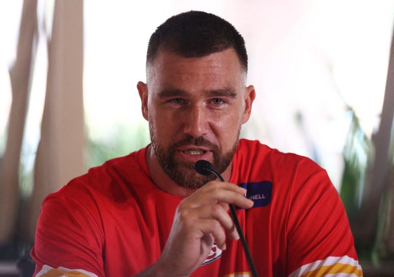 Activist investor Jana teams up with NFL's Travis Kelce to pressure Six Flags