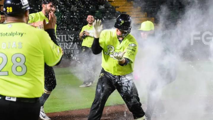 Alejandro Kirk brilla en la Serie Mundial; su hermano Juan lo sigue con el alma