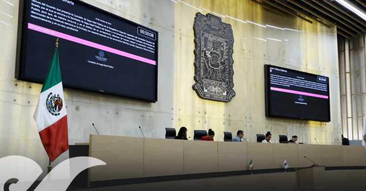 Aprueban ajustes en la mesa directiva del Congreso de Puebla