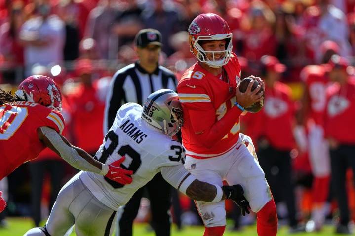 Raiders’ Maxx Crosby leaves game after low block by Chiefs’ Noah Gray