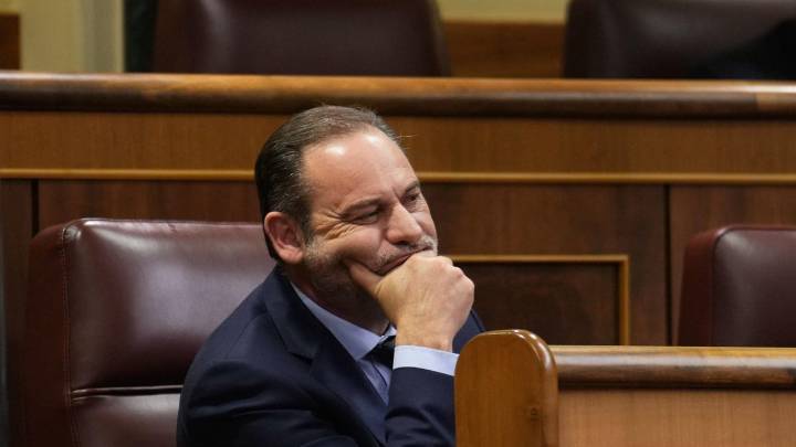 ¿Puede Ábalos seguir siendo diputado?