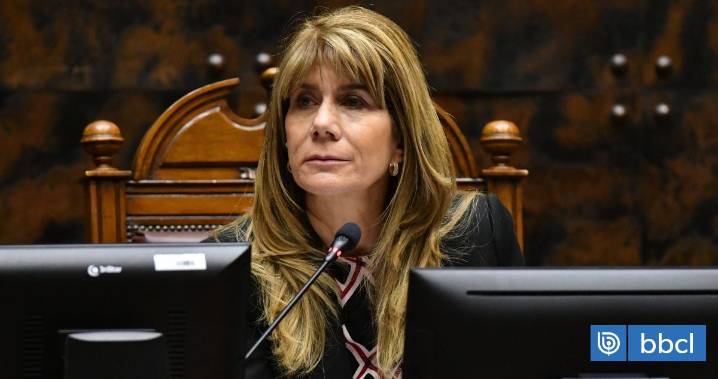 Rincón descarta apoyar a Kast en una eventual segunda vuelta y lo califica de "vende humo"