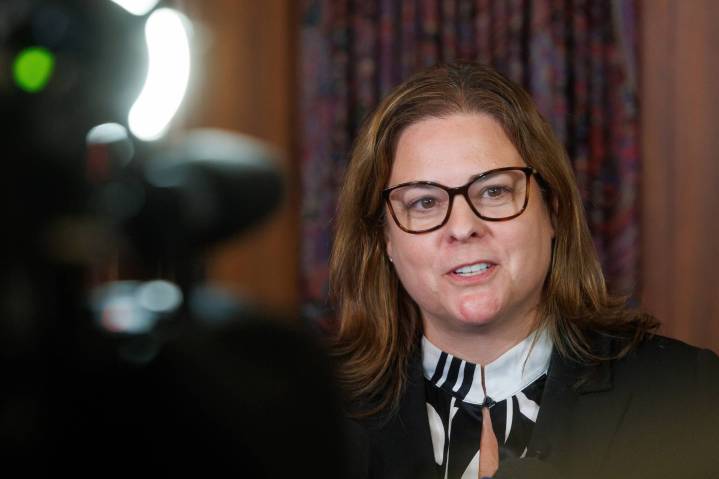 Former premier, cabinet ministers fined for breaking ethics law