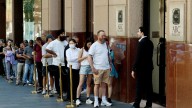 Price of gold tumbles after massive queues in Sydney CBD