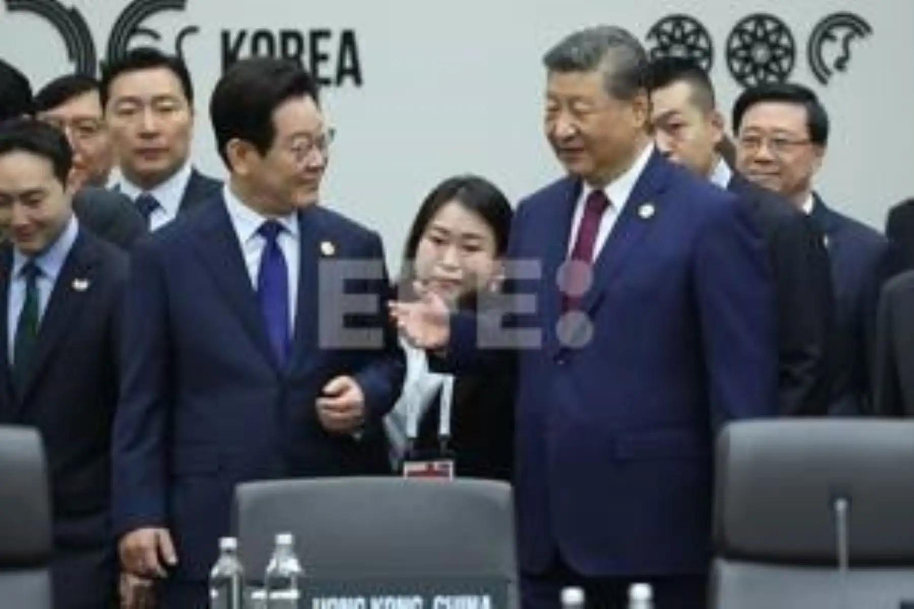 Xi llama a "proteger conjuntamente" el libre comercio en APEC tras la partida de Trump