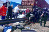 Un auto se incrustó debajo de un camión dejando varios heridos