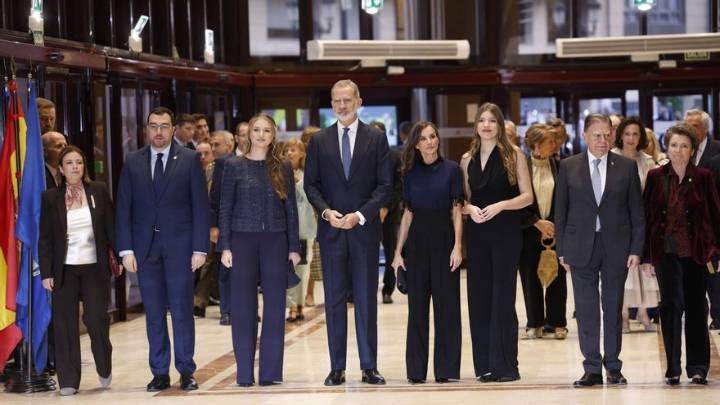 Todas las IMÁGENES de la llegada de la Familia Real y los invitados al concierto de los premios "Princesa de Asturias"