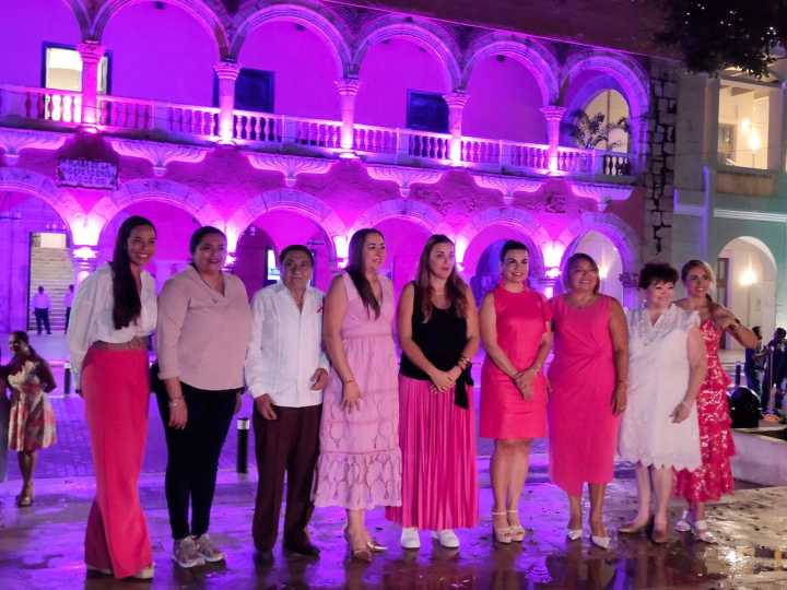 Octubre arranca a ritmo de jazz y el palacio municipal de color rosa