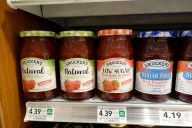 Smucker takes grocery store chain to court over look