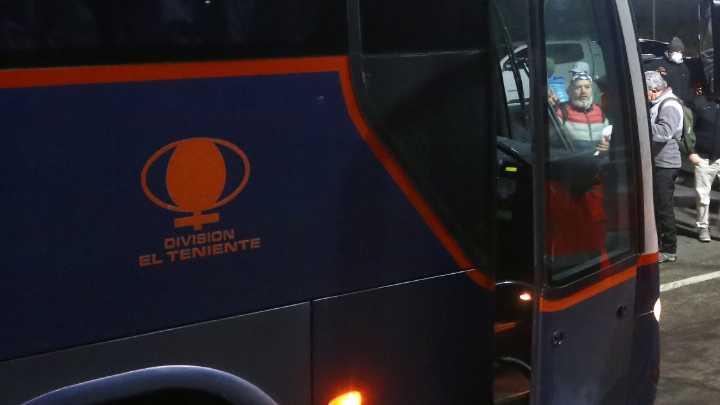 Bus volcado en El Teniente: un trabajador sigue hospitalizado, pero sin lesiones graves