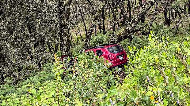Familia se va al barranco en la curva de Santa Rosa en Guanajuato