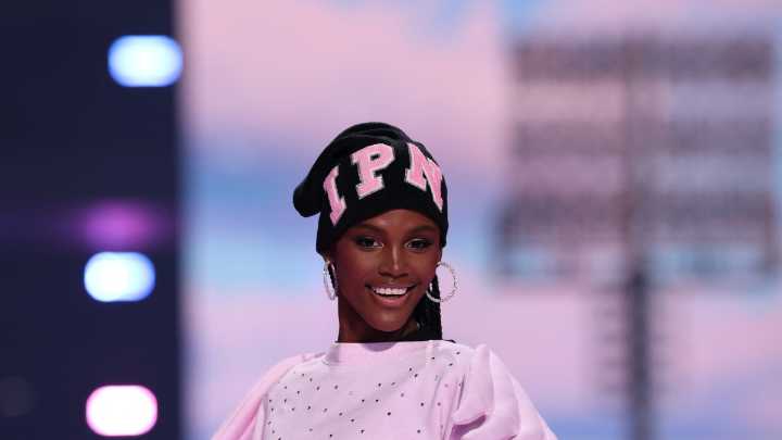 Así fue la pasarela de Valentina Castro, la primera colombiana en modelar para un desfile de Victoria’s Secret