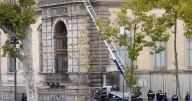 Cómo un montacargas alemán se convirtió en inesperada estrella en internet tras el robo en el Louvre