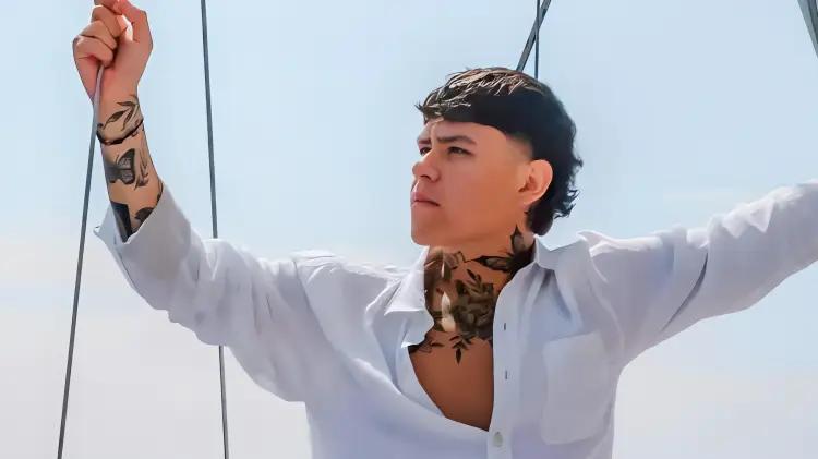 Junior H multado con 66 mil pesos por canciones co...