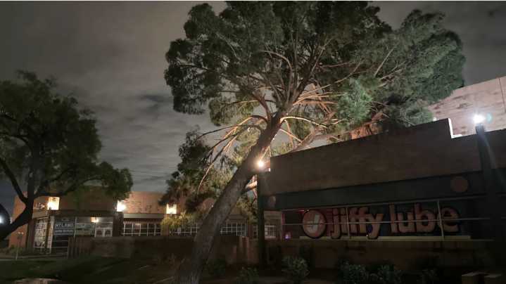 Más de 34,000 sin luz y decenas de familias desplazadas tras tormenta en Arizona