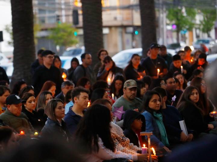 Más de 100 personas participaron en la emotiva “Ceremonia de la Luz” de Maternidad Lila