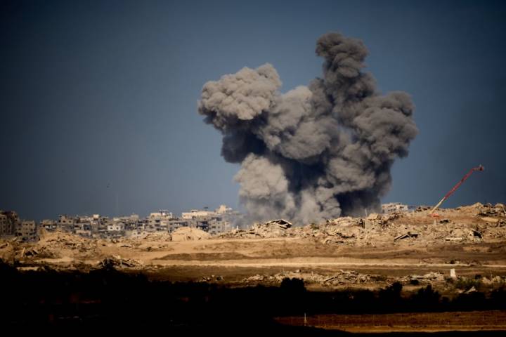 Israel bombardea el sur de la Franja de Gaza tras un presunto ataque de Hamas y peligra el acuerdo de paz
