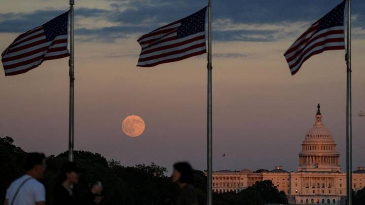 White House says no U.S. shutdown-related layoffs yet, but warns they could come