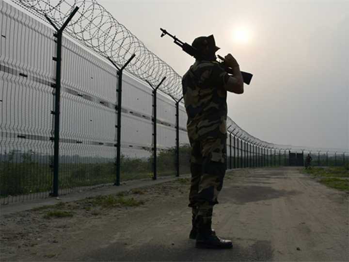 Punjab Police, BSF apprehend two criminals with pistols in Feroze
