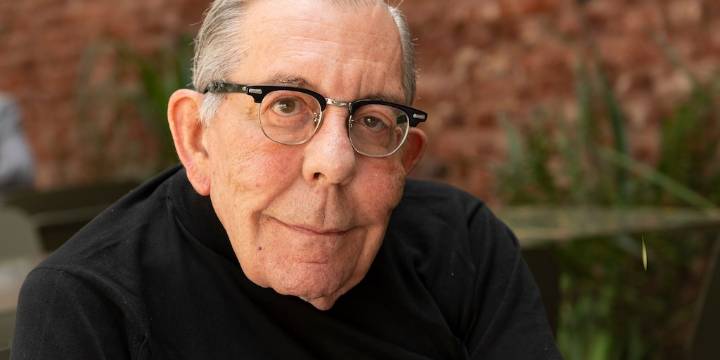 Juan Gatti, el diseñador de Almodóvar y Spinetta: “Mis padres nunca supieron exactamente cuál era mi trabajo”