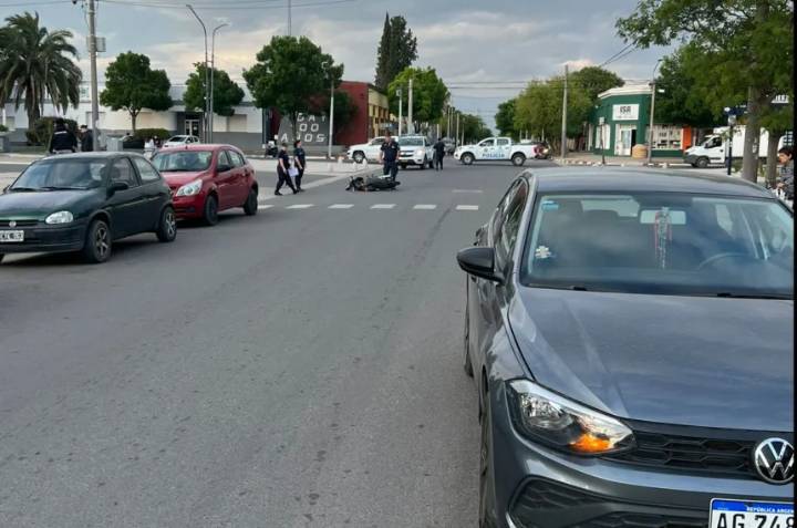 Un choque entre un auto y una moto dejó un herido en Toay