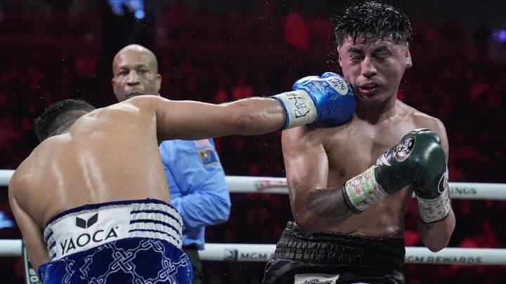 Suspenden indefinidamente al boxeador mexicano Ángel Fierro por patear a rival en combate