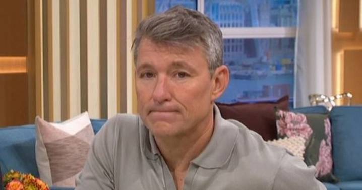 This Morning star announces 'distressing' breaking news as they halt show