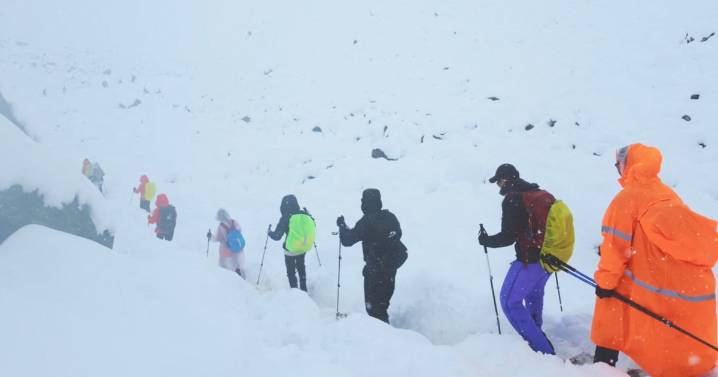 More than 200 hikers still stranded as blizzard hits Mount Everest