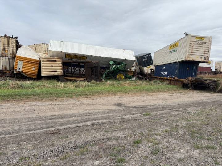 Combine driver dies in train crash in Cass County
