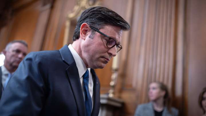 Spiraling effects of the shutdown leave lawmakers grasping for ways to end it