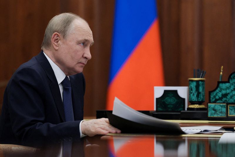Poland warns Russia's Putin against crossing its airspace for Trump summit