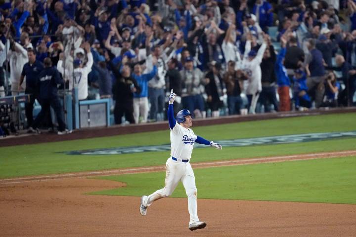 Dodgers vencen 6-5 a Azulejos en 18 entradas